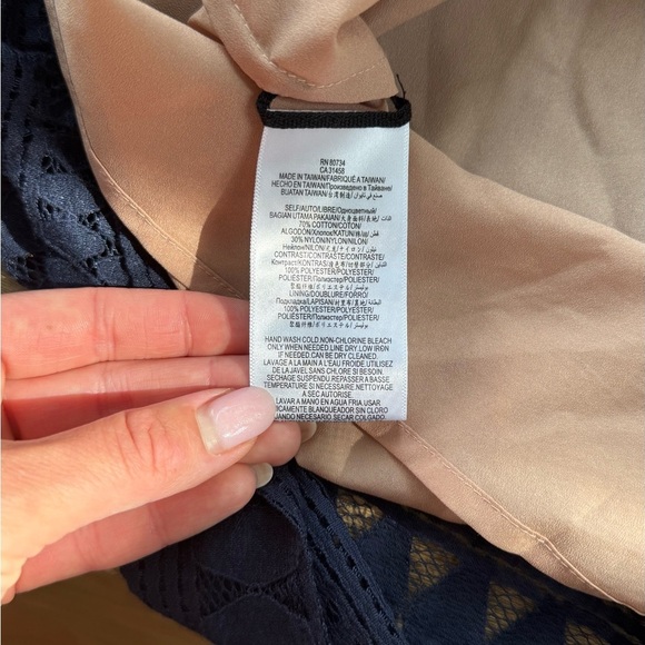 Bcbgmaxazria Women’s Camielle Mini Dress SZ 8  Sleeveless V Neck Lace Color Navy - Picture 7 of 9